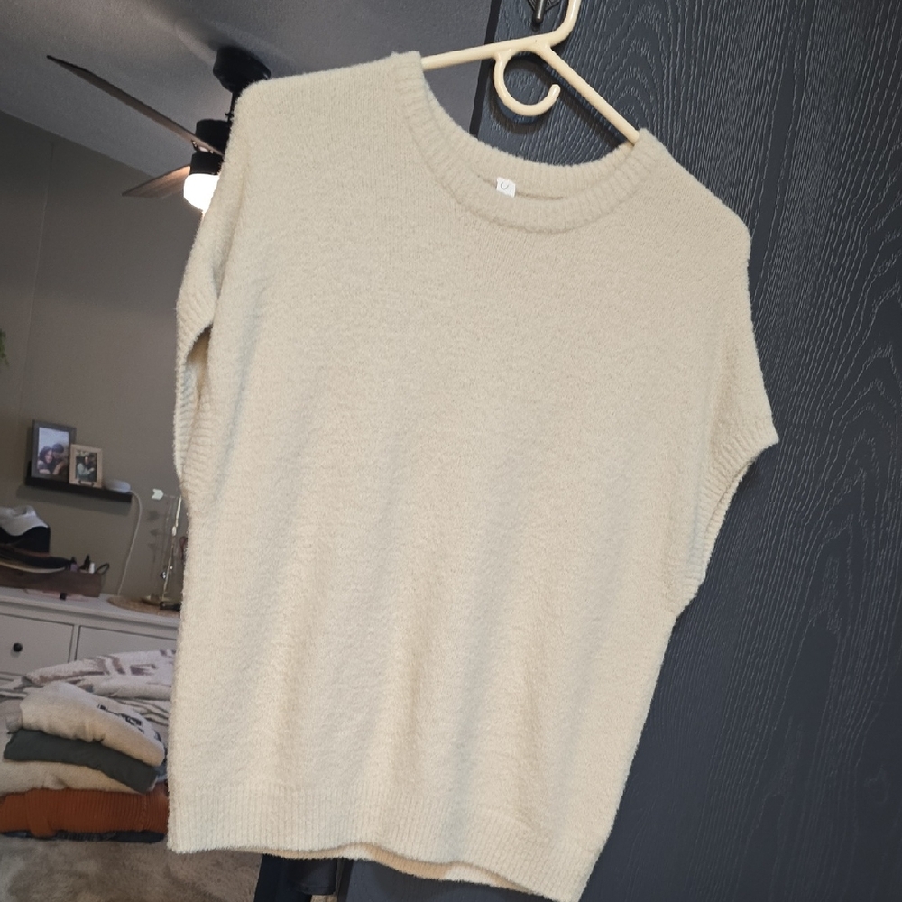 NWOT Stylus Fuzzy, Soft Short Sleeve Sweater